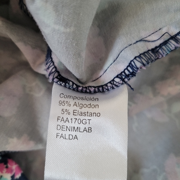 Floral mini Skirt - Picture 4 of 12